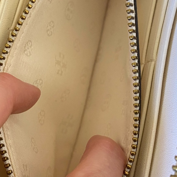 Tory Burch Carter Continental Zip
Wallet-EUC - Picture 7 of 9